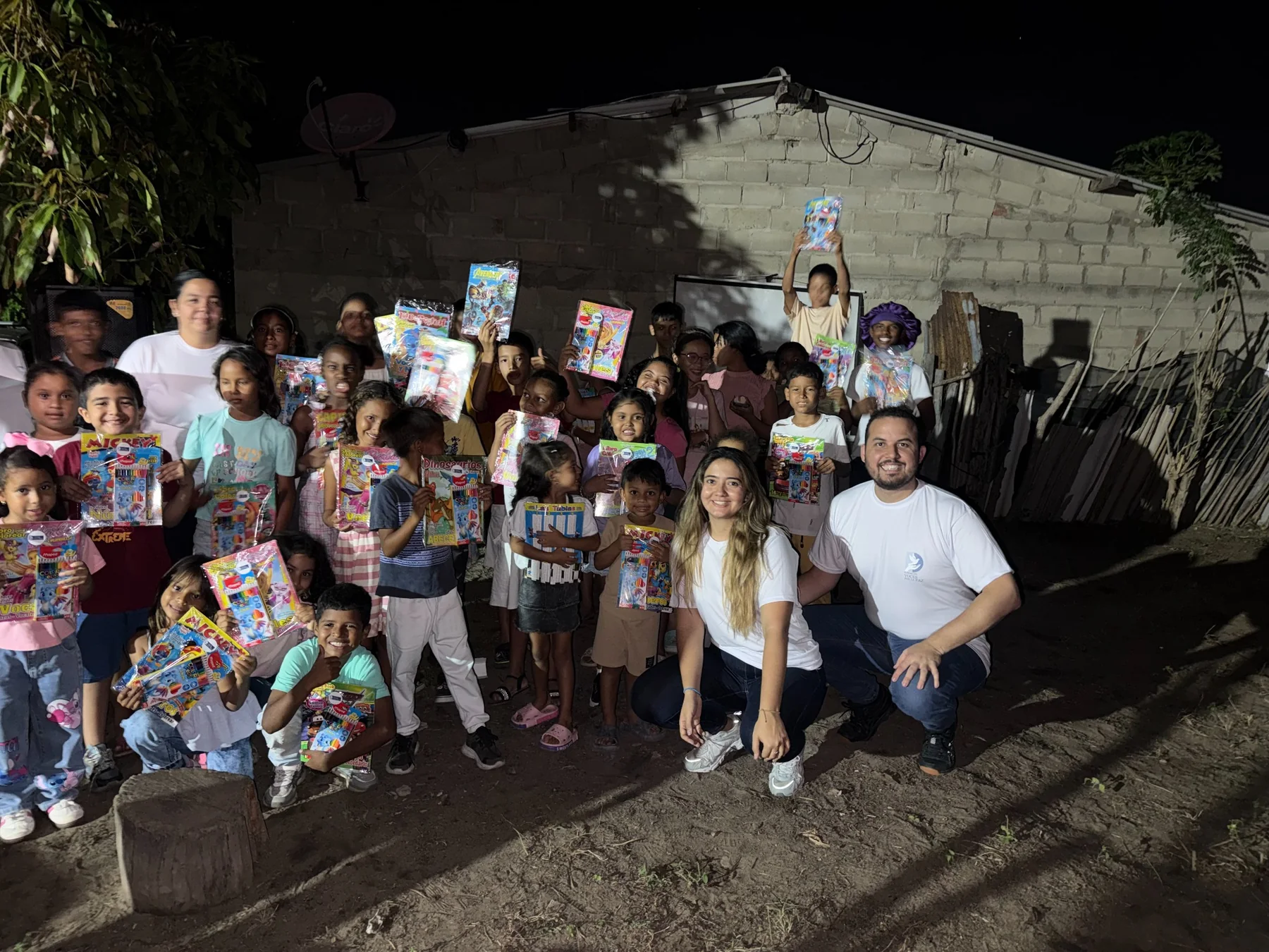 Jornada comunitaria realizada por Fundación Voces por la Paz con niñas y niños