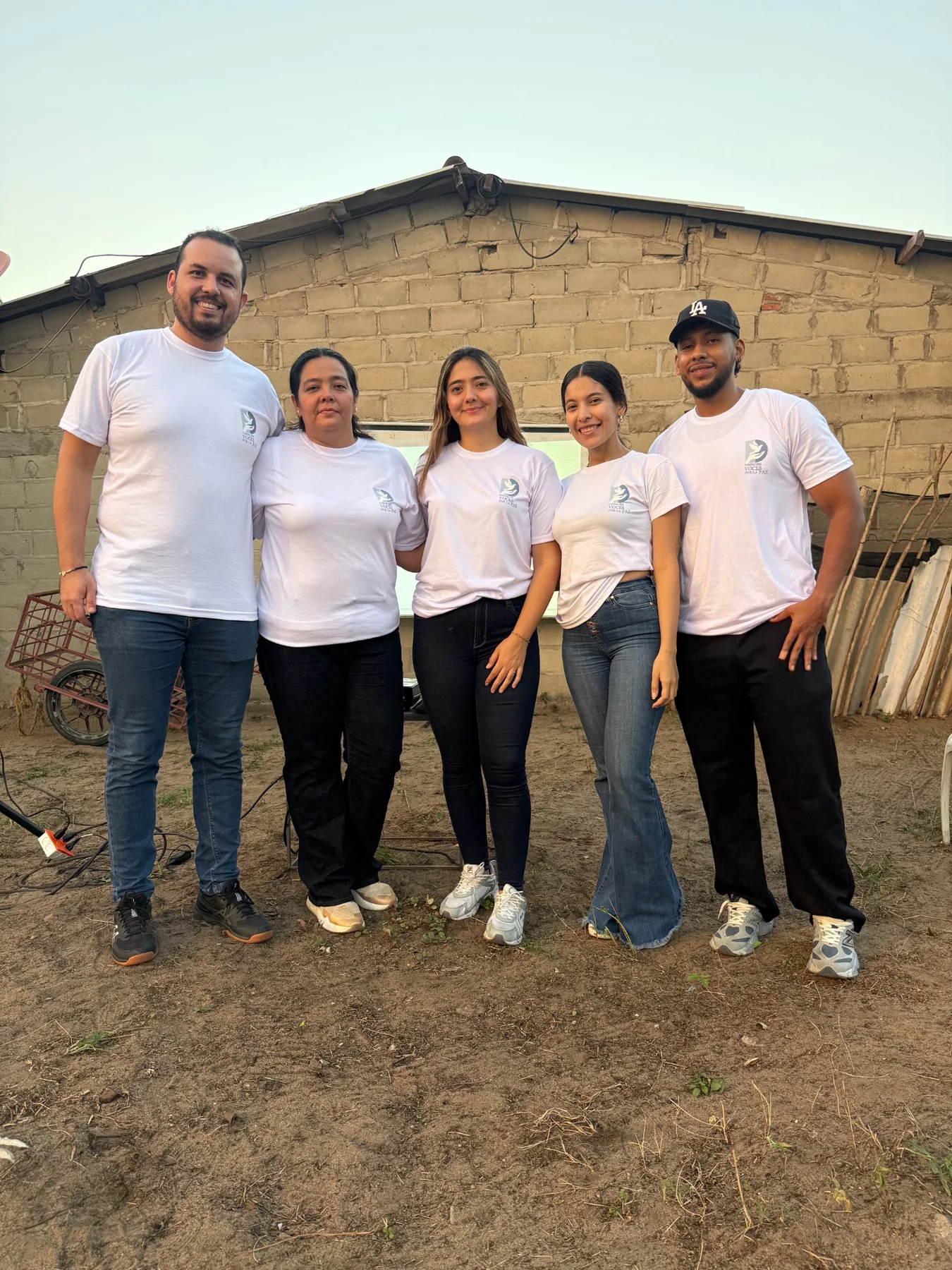 Equipo de Fundación Voces por la Paz durante una actividad comunitaria